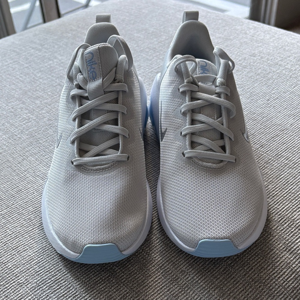Nike Light Gray and Soft Blue Air Zoom Bella 7 Athletic Shoes - Picture 4 of 10